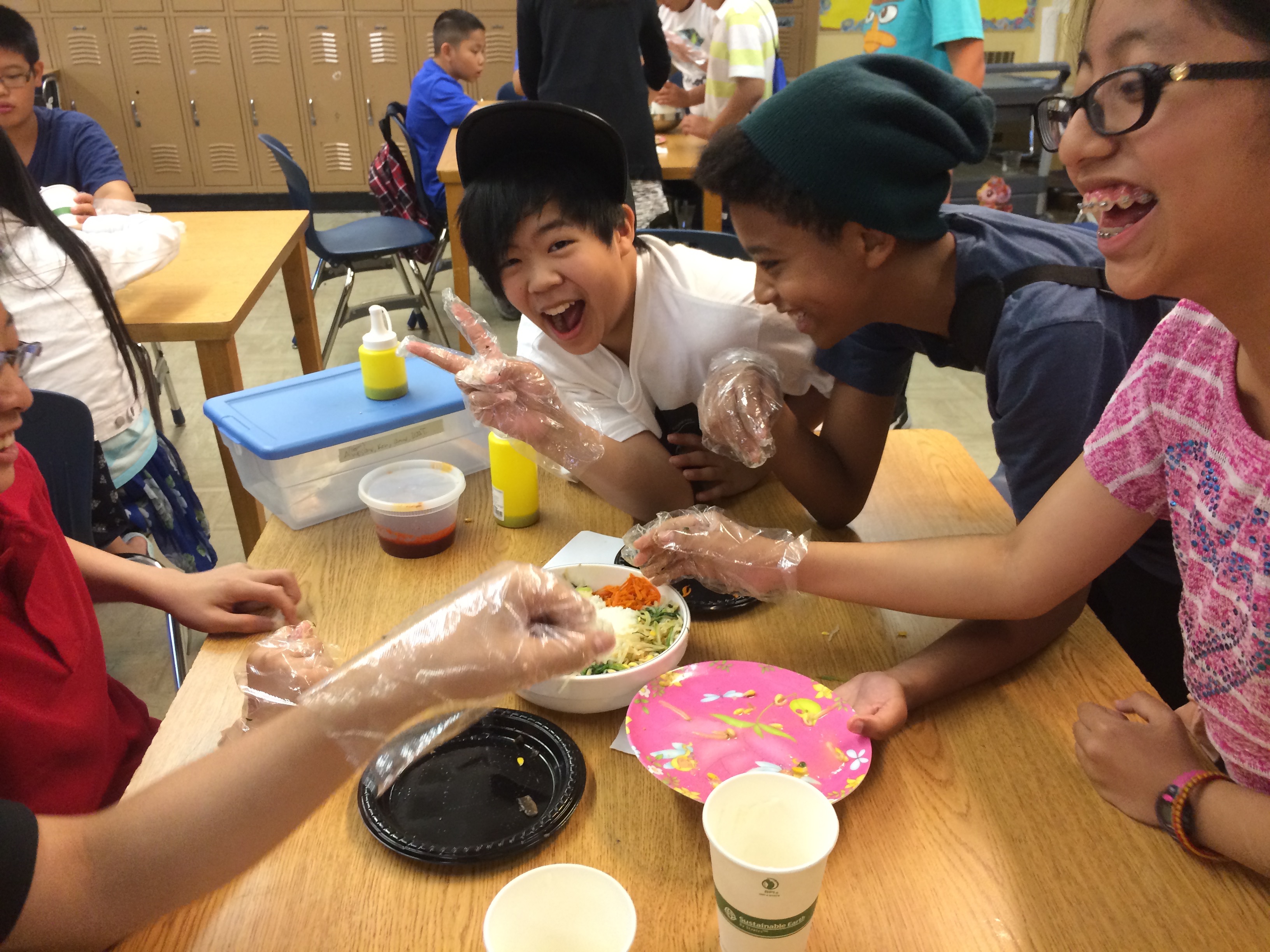 Middle Schools learn how to make bimbimbap