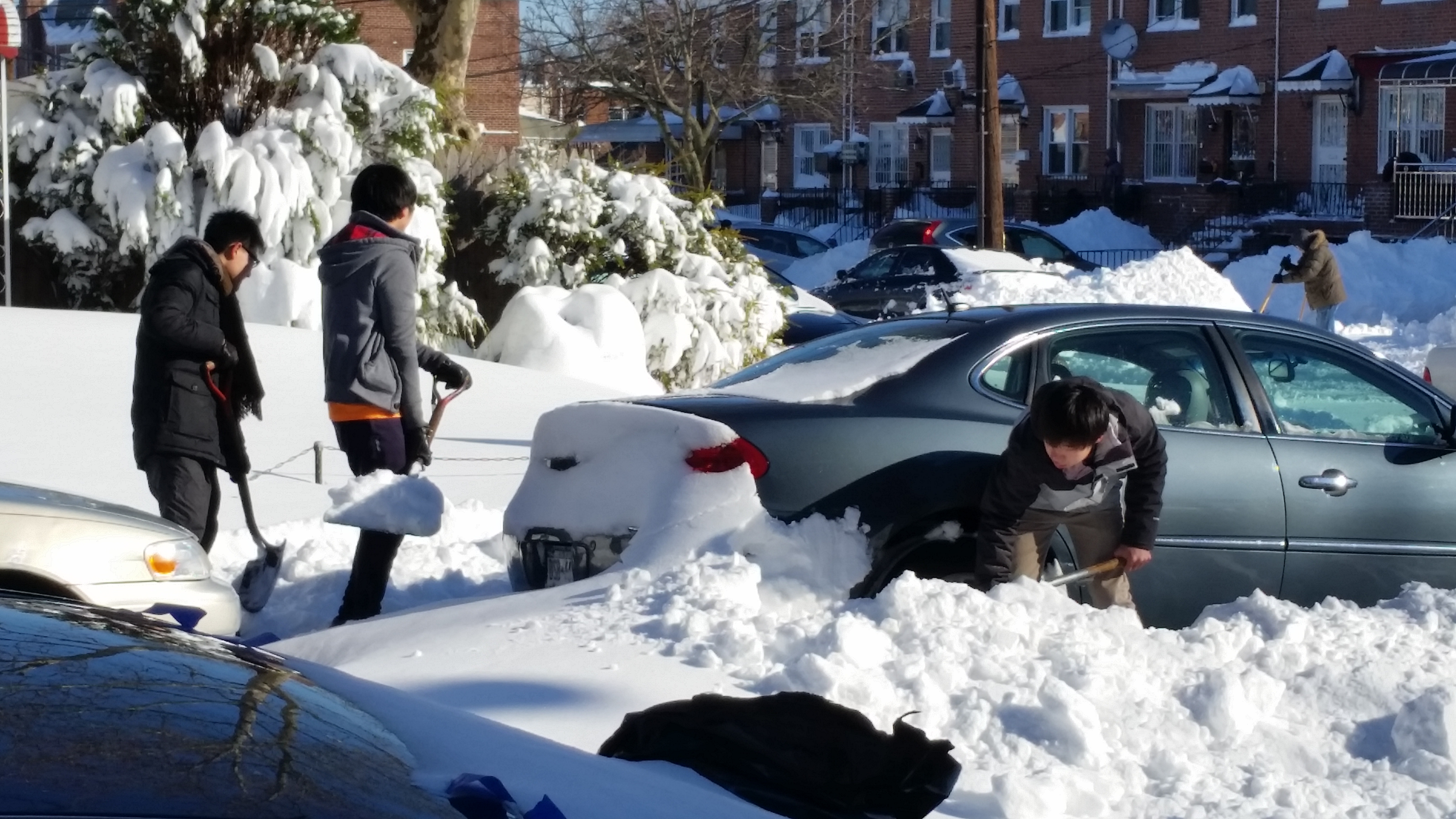 Digging car out Hai Lin, Jason Shi, and Sen Xu 